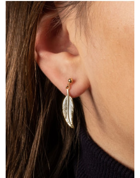 Boucles d'oreilles pendantes or jaune 375/1000ème motifs grandes plumes
