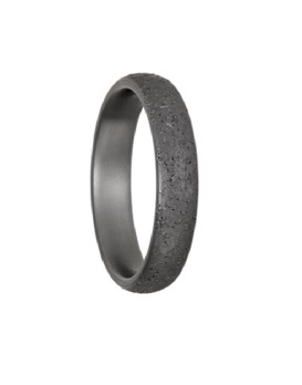 Alliance THYESTE en tantale pur 999/1000 de 4,5 mm, finition Pure Curve Moon sablée sombre picotée, fabriquée par l'Atelier du T