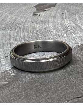 Alliance en tantale homme 5 mm – STRADALE Black Elephant  surface striée en tantale pur 