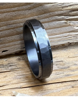 Alliance en tantale homme 5 mm – STRADALE  S2 surface martelée en tantale pur 