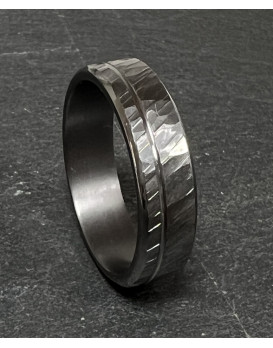 Alliance homme THOR S3 6 mm en tantale pur – surface facettée