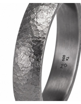 PAN, Alliance en tantale 999/1000ème, modèle Surface Stone 5,5 mn