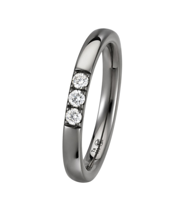 Alliance femme DANAÉ en tantale pur 999/1000ème, finition Shiny polie brillante, sertie de 3 diamants G-VS de 0,05 carat chacun.